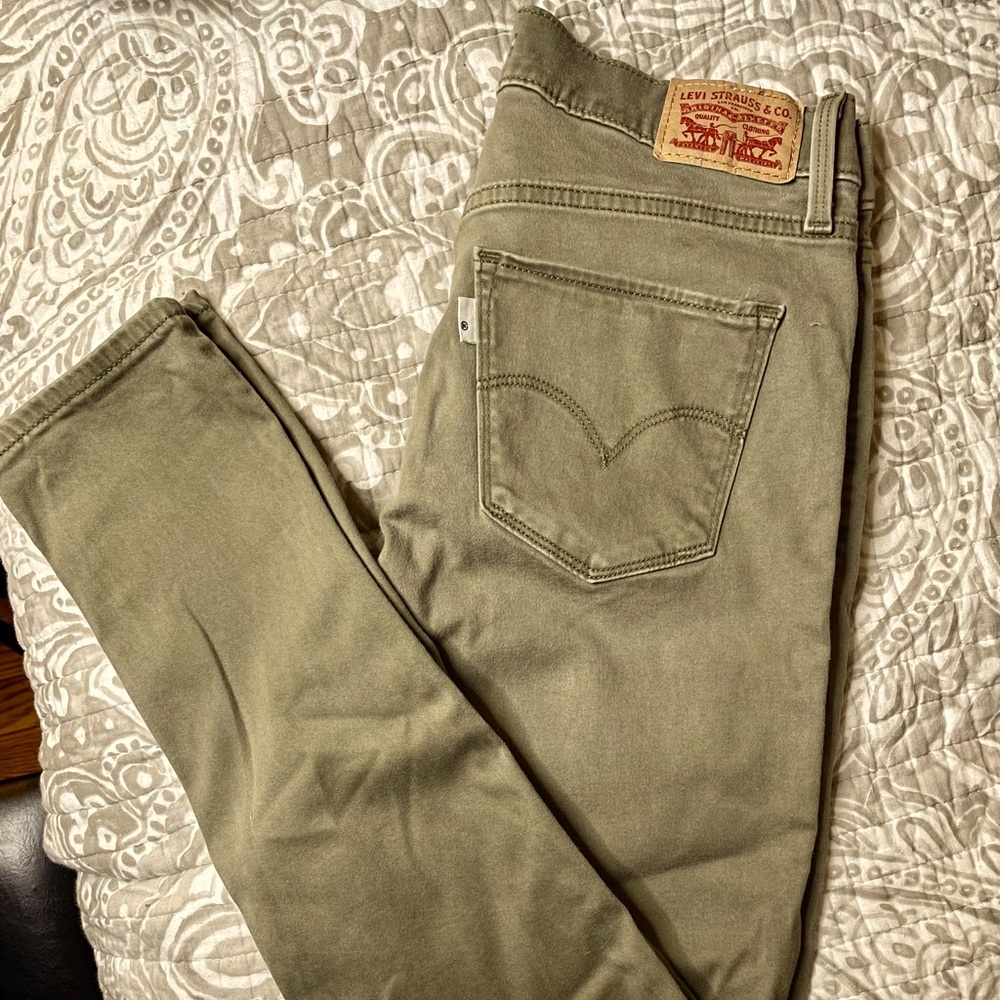 Levi’s Olive Green SkinnyJeans